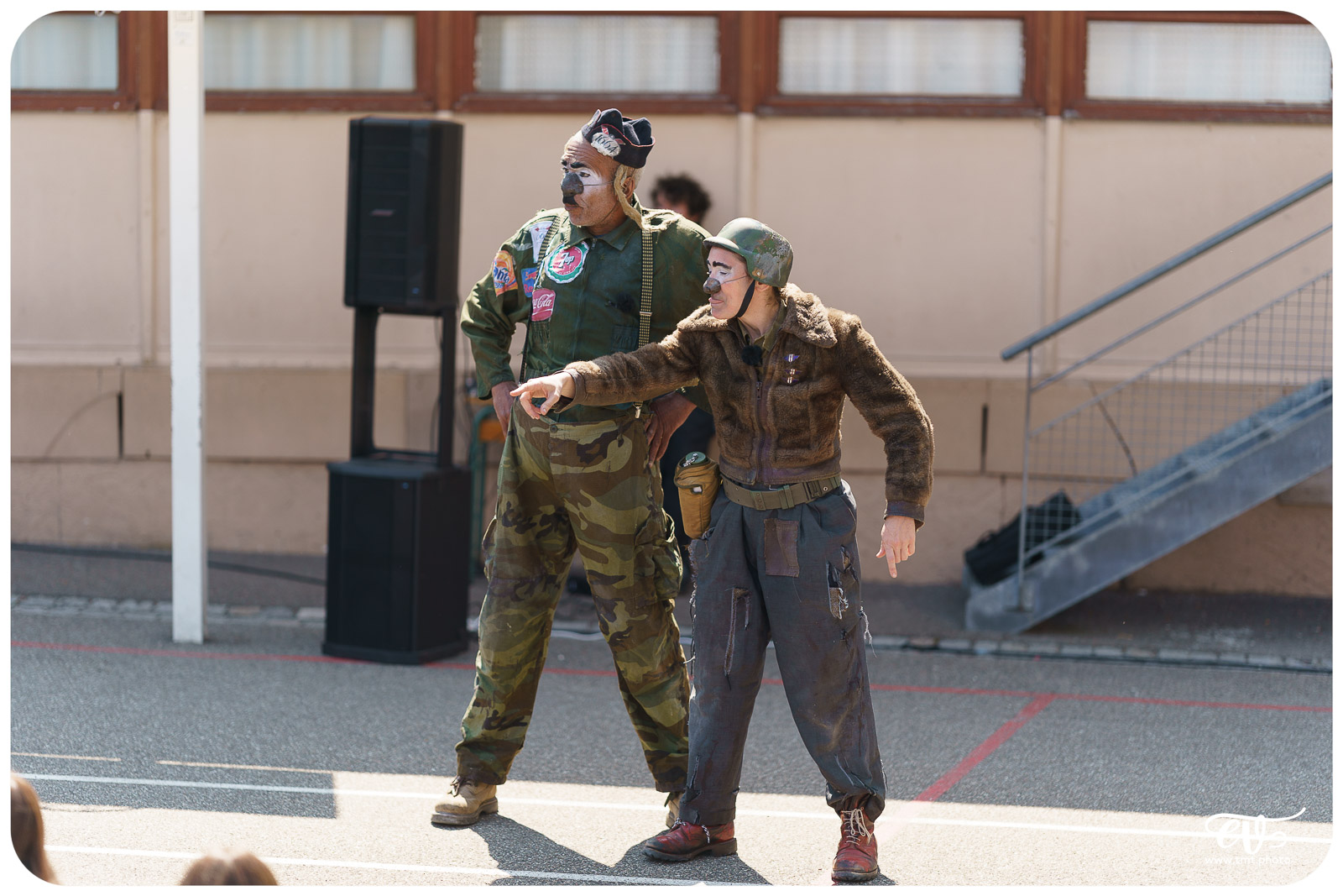 EN ATTENDANT LE 3ÈME TYPE (THÉÂTRE DE CANIVEAU)
